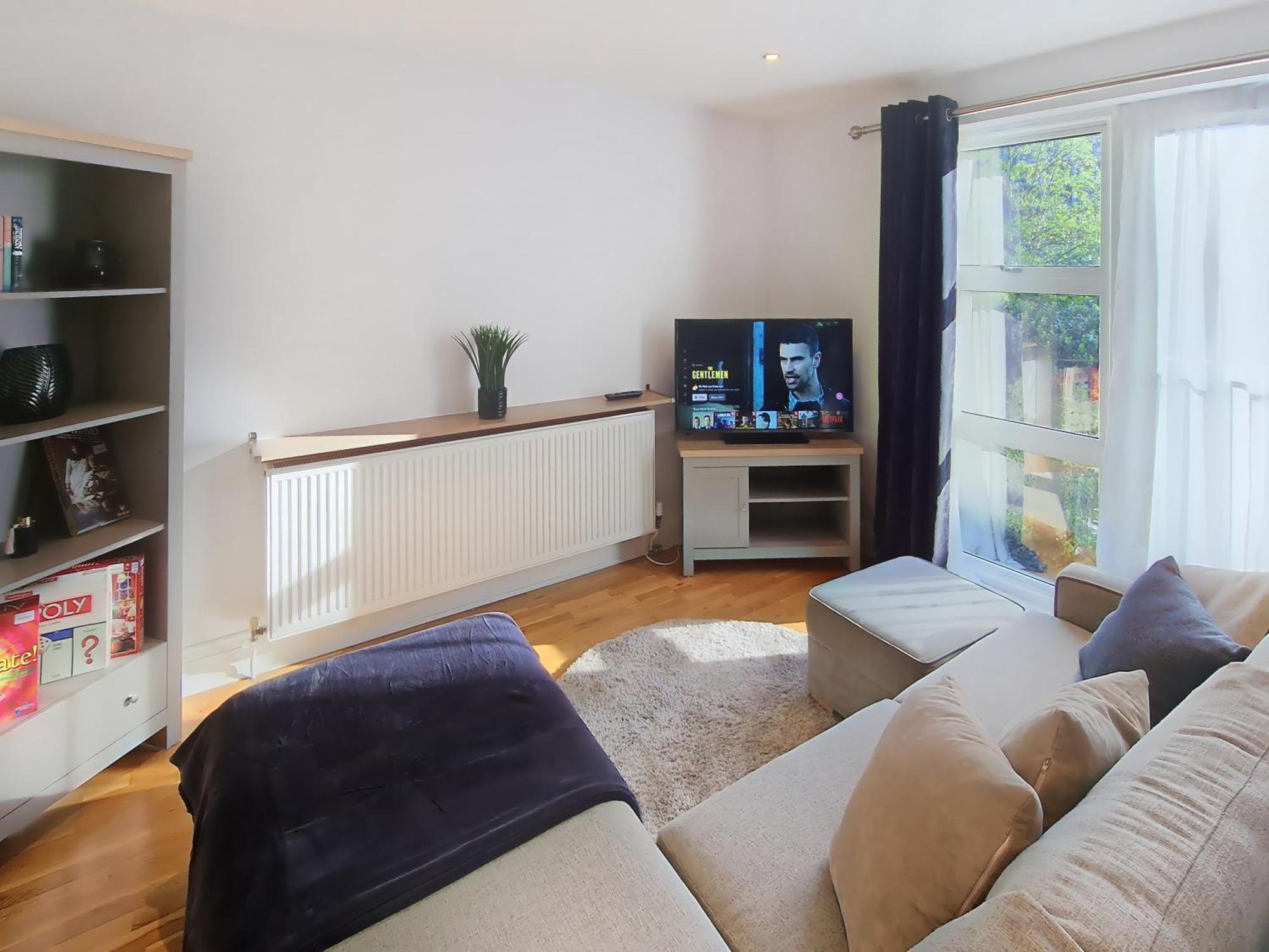 Ao Lettings - Ferry Quays - Brentford *